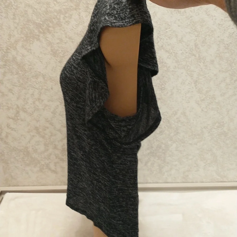 White House Black Market Heathered Gray And Black Short Sleeve Top